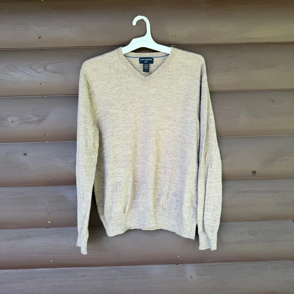 Banana Republic V-Neck Sweater Mens XL Tan Merino Wool Knit Pullover